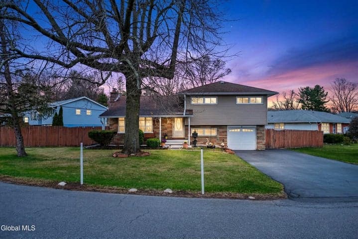 6 Nicholas Drive, Colonie, NY, photo 1