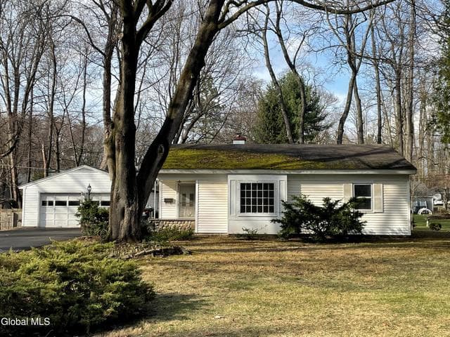 8 Clover Lane, Loudonville, NY, photo 1