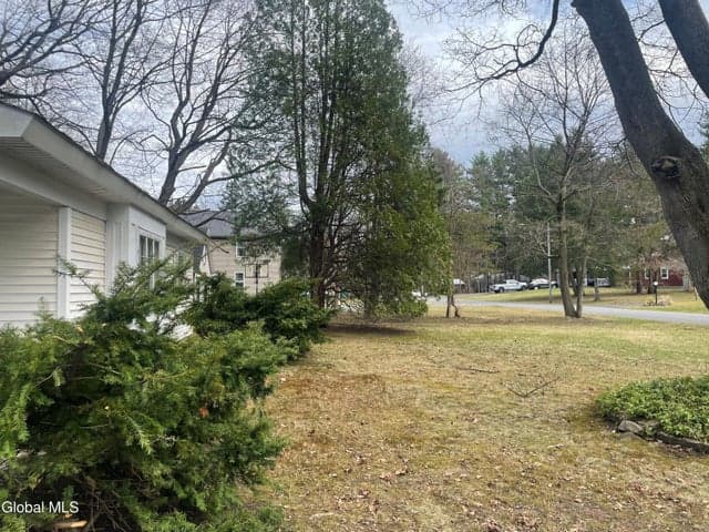 8 Clover Lane, Loudonville, NY, photo 3