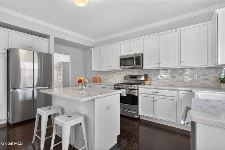 12 Basswood Court, Malta, NY, photo 3