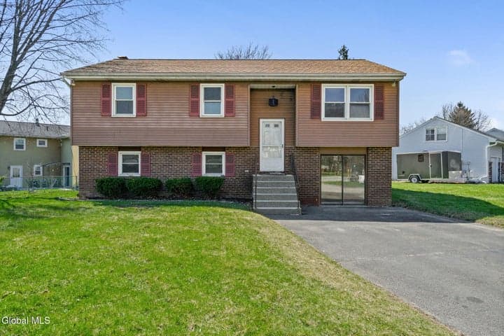 2 Avery Avenue, Colonie, NY, photo 1