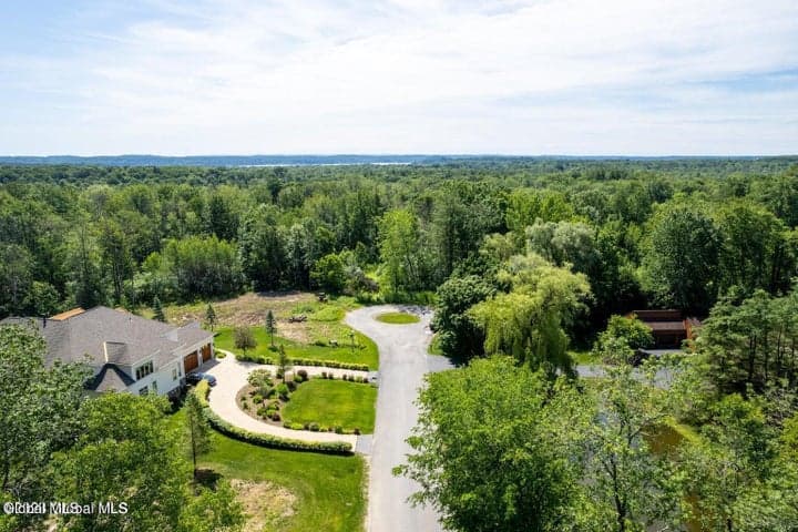 L20 Walden Lane, Saratoga Springs, NY, photo 2
