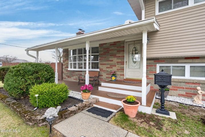 6 Nicholas Drive, Colonie, NY, photo 3