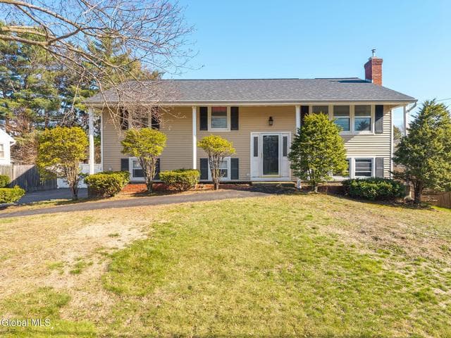 4 Wertman Lane, Colonie, NY, photo 1