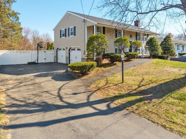 4 Wertman Lane, Colonie, NY, photo 2