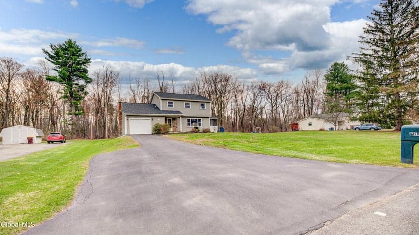 4328 Buckingham Drive, Niskayuna, NY, photo 3