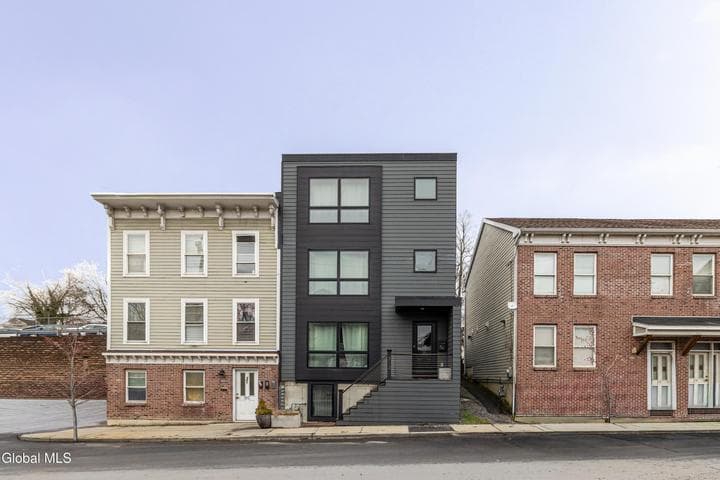 352 Columbia Street, Hudson, NY