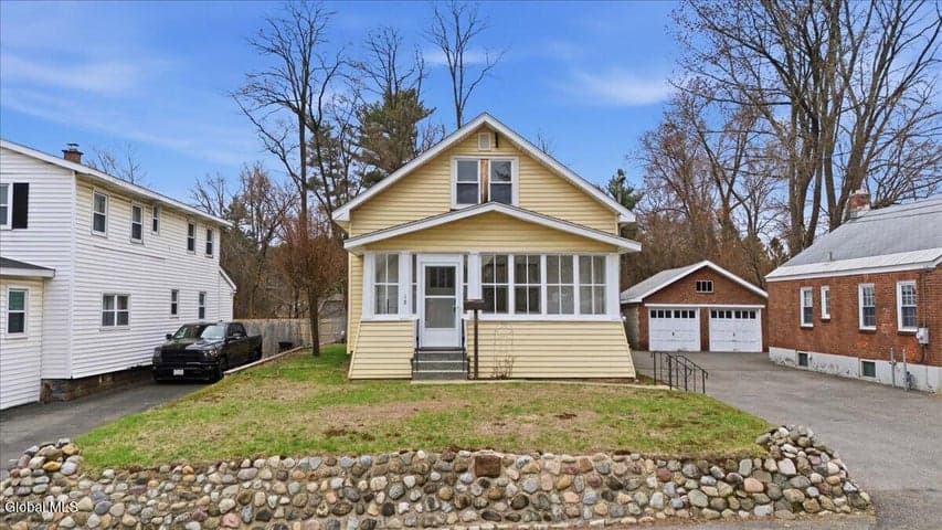 18 Pine Avenue, Colonie, NY, photo 1