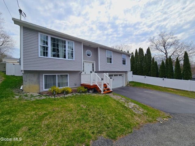 10 Franklin Avenue, North Greenbush, NY, photo 2