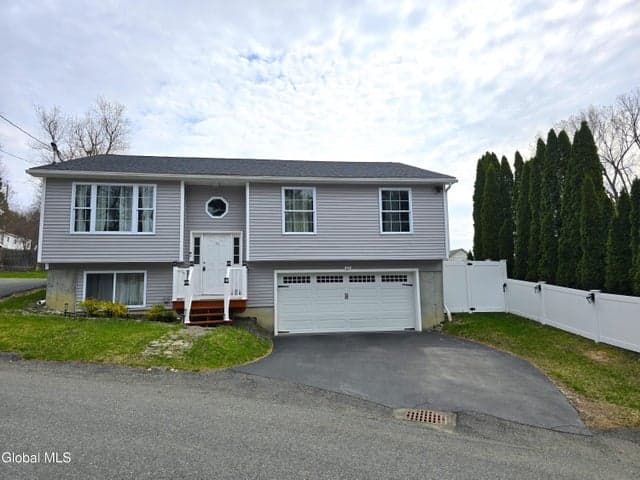 10 Franklin Avenue, North Greenbush, NY, photo 3