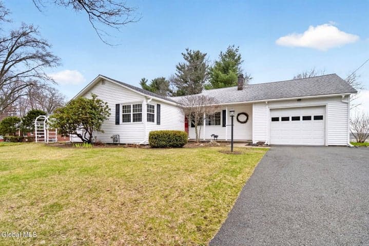 1041 Niskayuna Road, Niskayuna, NY, photo 3