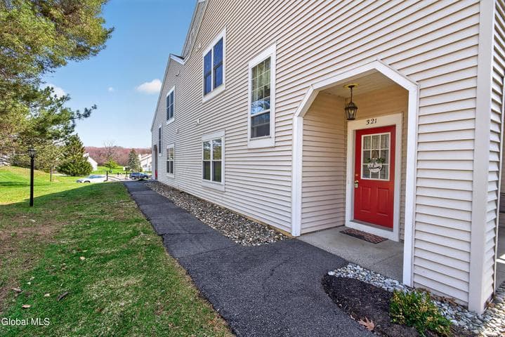321 Diamond Rock Circle, Troy, NY, photo 3