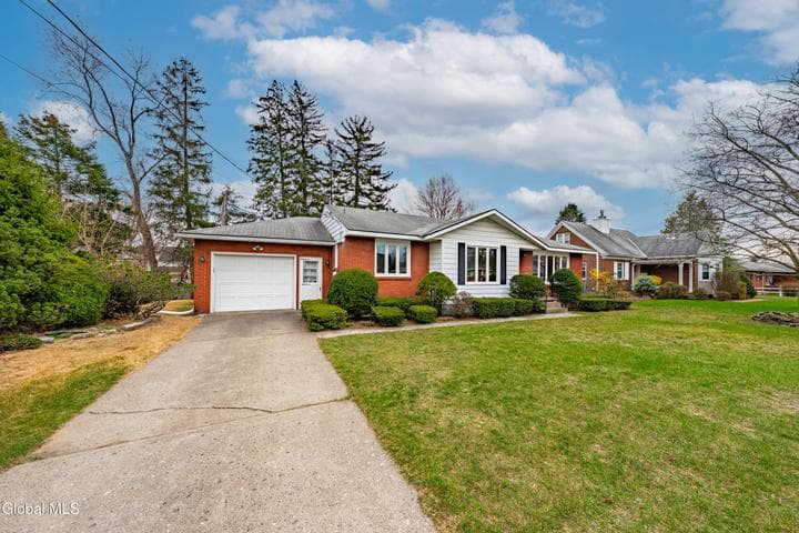 6 E Alfred Drive, Colonie, NY, photo 3