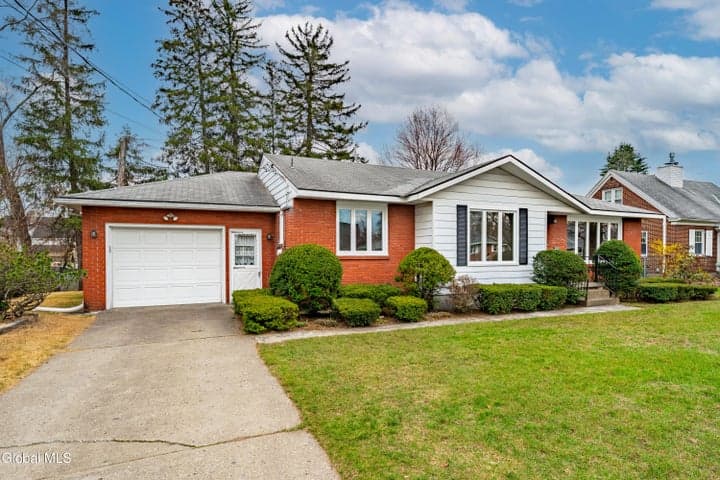 6 E Alfred Drive, Colonie, NY, photo 2