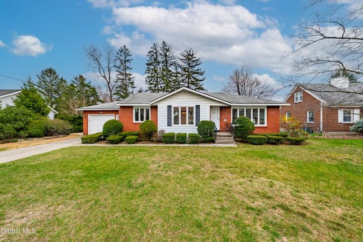 6 E Alfred Drive, Colonie, NY, photo 1