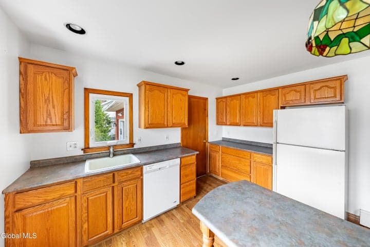 6 E Alfred Drive, Colonie, NY, photo 5