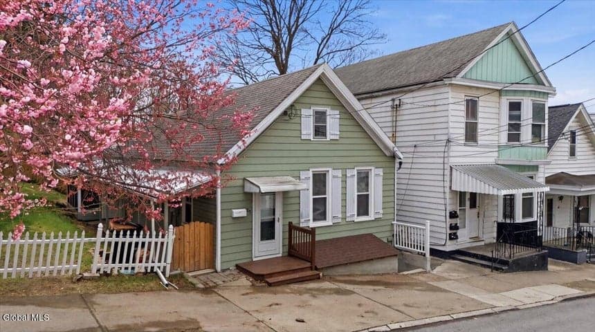 27 Lincoln Avenue, Troy, NY