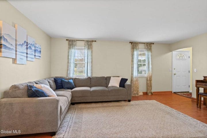 61 Jefferson Road, Bethlehem, NY, photo 3