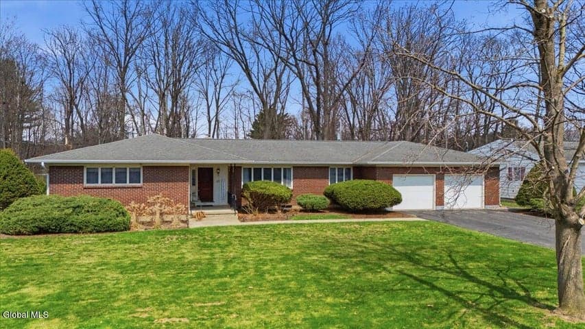 121 Fifth Avenue, Saratoga Springs, NY, photo 1