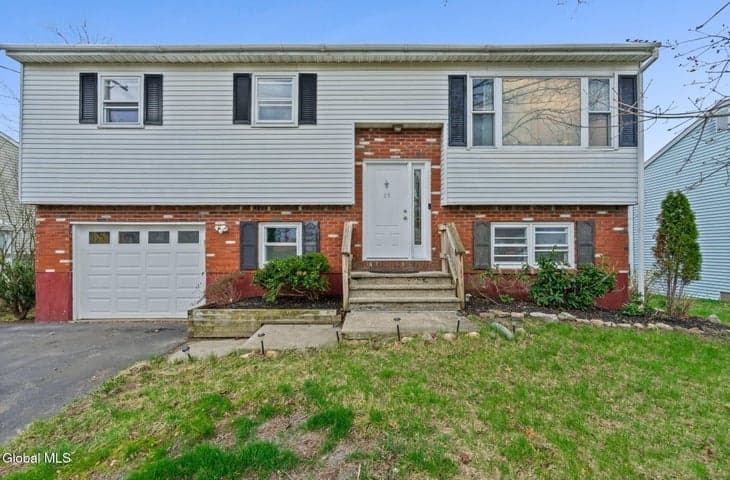 35 Start Avenue, East Greenbush, NY, photo 1