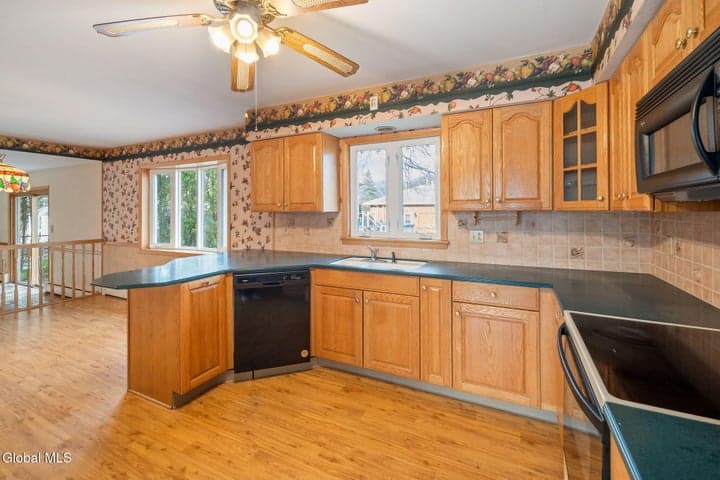 14 Ledgewood Drive, Colonie, NY, photo 2