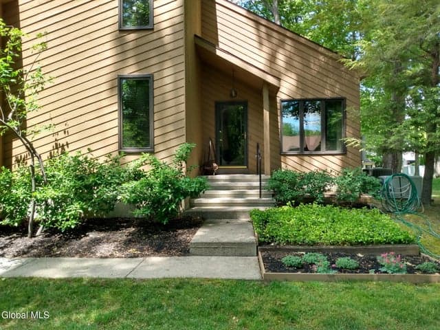 10 Durham Way, Clifton Park, NY, photo 2