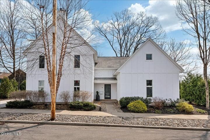 18 Granite Street, Saratoga Springs, NY, photo 1