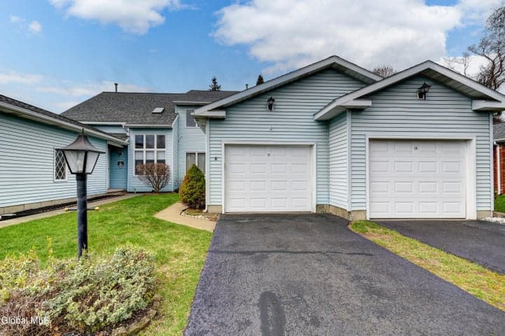 12 White Rock Circle, Colonie, NY, photo 2