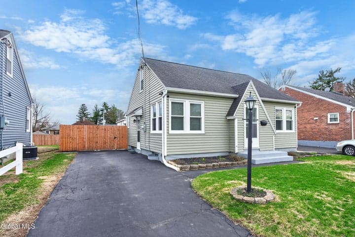 3 Brigadier Street, Colonie, NY, photo 2