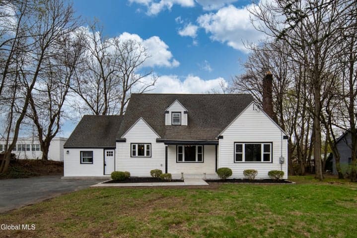 572 New Loudon Road, Colonie, NY, photo 1