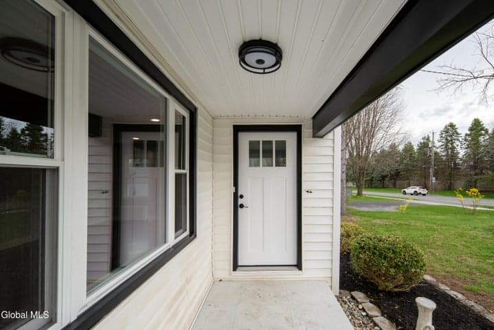 572 New Loudon Road, Colonie, NY, photo 2