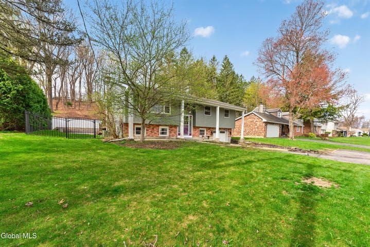 3 Woodside Court, North Greenbush, NY, photo 3