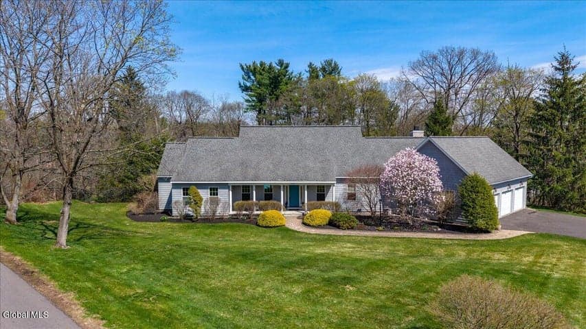 102 Woods Lane, Colonie, NY, photo 1