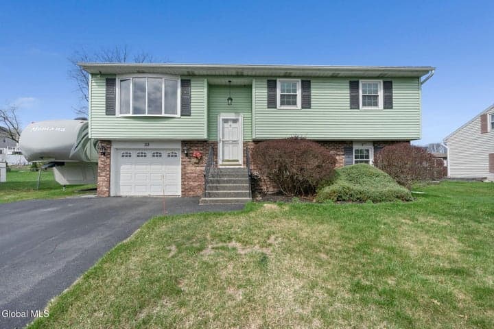 33 Abby Road, Latham, NY, photo 1