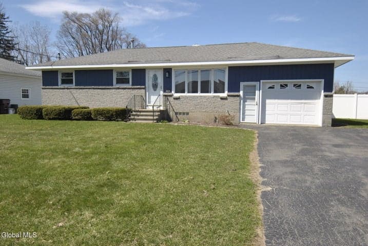 14 Kenlyn Drive, Colonie, NY, photo 1