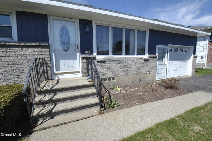 14 Kenlyn Drive, Colonie, NY, photo 2