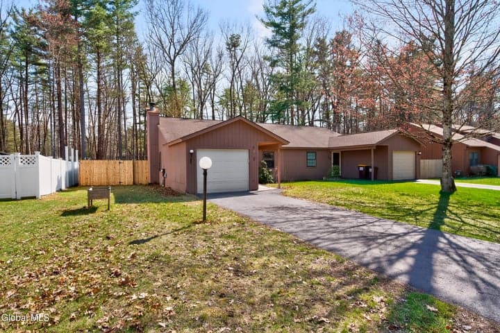 73 Pepper Bush Place, Malta, NY