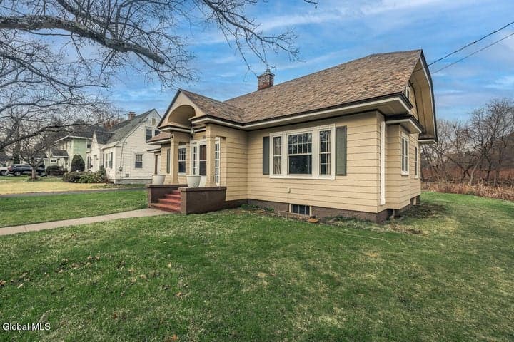 56 Saratoga Boulevard, Gloversville, NY, photo 4