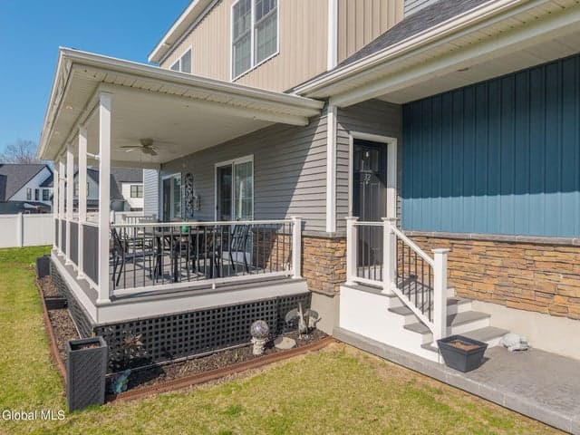 32 Stacey Way, North Greenbush, NY, photo 2