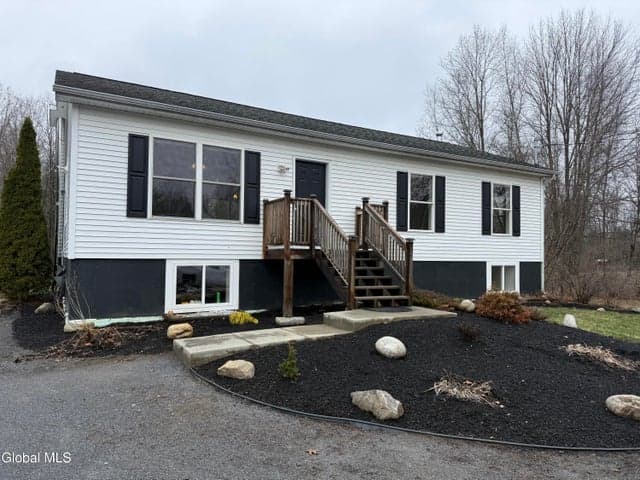 110 Gurn Springs Road, Northumberland, NY, photo 1