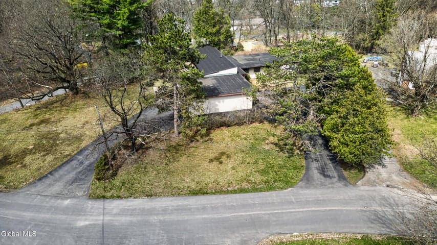 20 Alsid Court, Brunswick, NY, photo 5