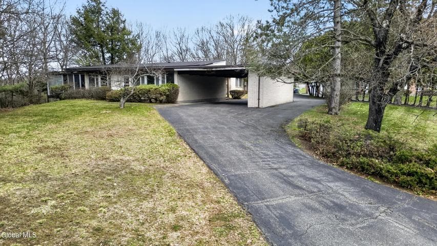 20 Alsid Court, Brunswick, NY, photo 4