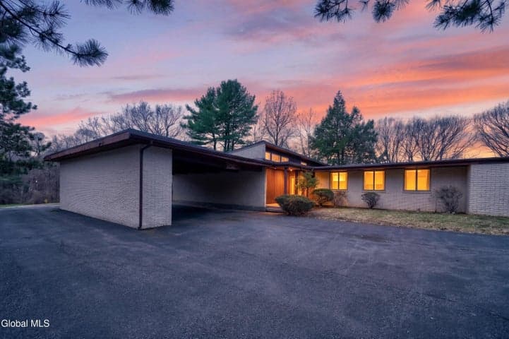 20 Alsid Court, Brunswick, NY, photo 2