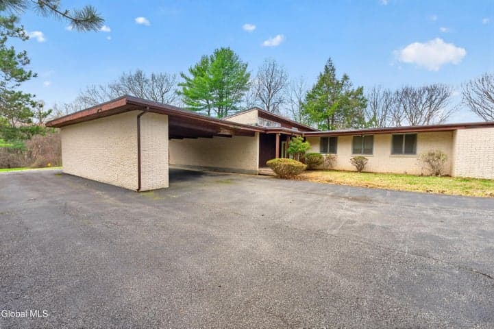 20 Alsid Court, Brunswick, NY, photo 1