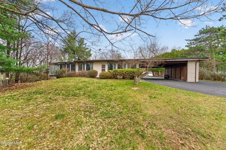 20 Alsid Court, Brunswick, NY, photo 3