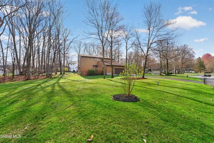 10 Durham Way, Clifton Park, NY, photo 4