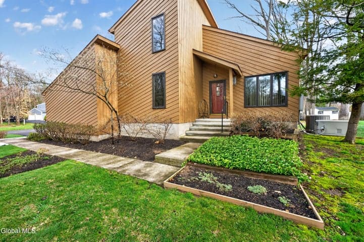 10 Durham Way, Clifton Park, NY, photo 1