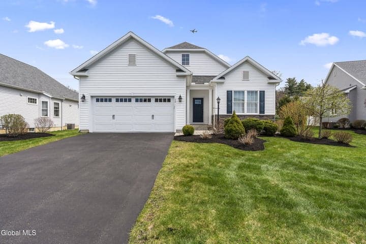 12 TwinFlower Court, Glenmont, NY, photo 1
