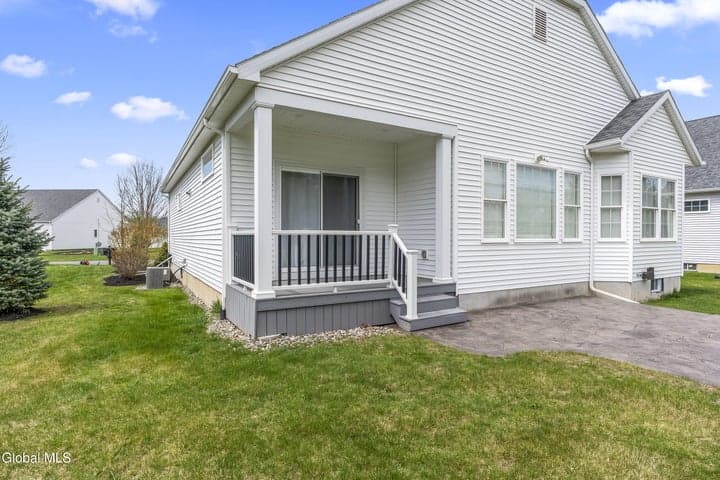12 TwinFlower Court, Glenmont, NY, photo 3