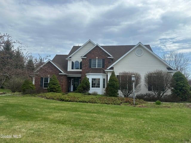 5 Avallon Way, Guilderland, NY, photo 1